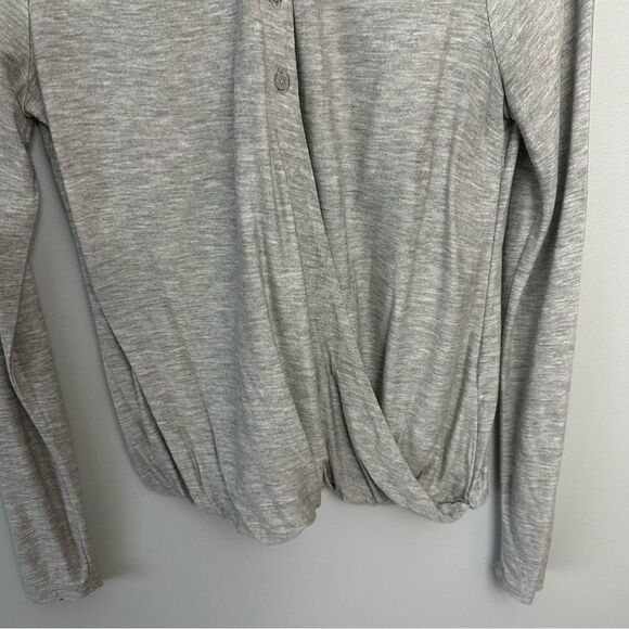 Banana Republic Grey Wrap Front Button-Down Blouse Size Small Minimalist Basic - Picture 12 of 13